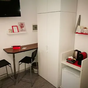 Simply House In 2 Apartament